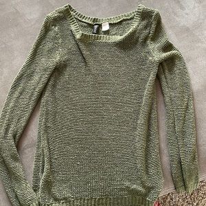 Adorable olive sweater.